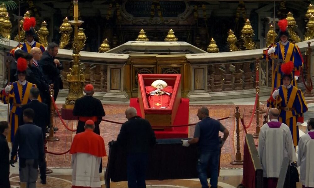 20250425191723 capilla ardiente papa amp w1200